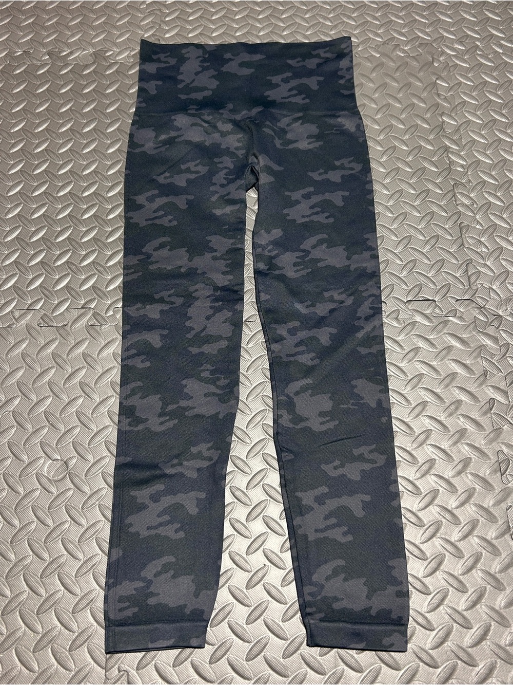 SPANX Women’s Black and Gray Camo High-Waist Leggings